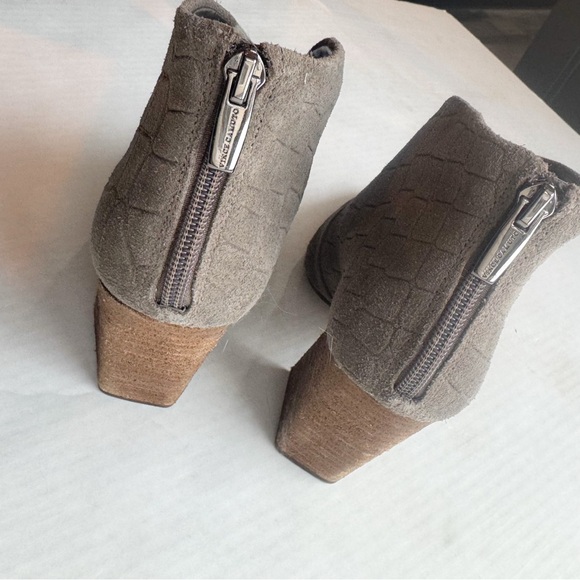 Vince Camuto taupe heeled bootie ❤️ - Picture 2 of 7